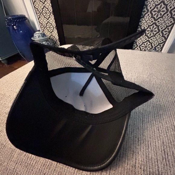 Gold star snap back hat 
Leather & suede
New w/o tags never worn - Picture 4 of 4